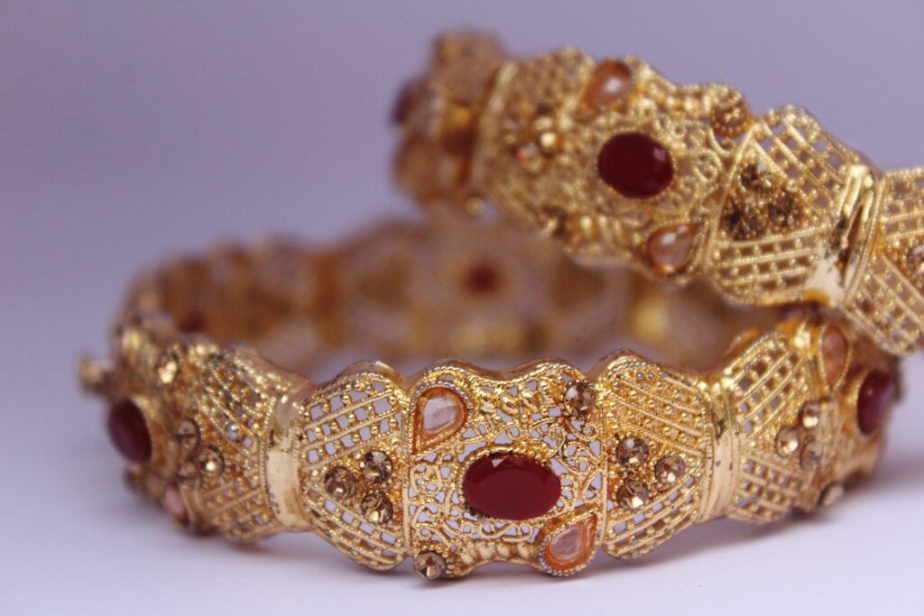 Bijou jonc en or jaune.