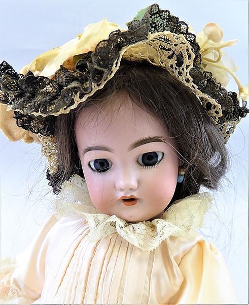 Poupée Indienne Vintage - Tête, Bras, Jambes En Porcelaine - Yeux En Verre